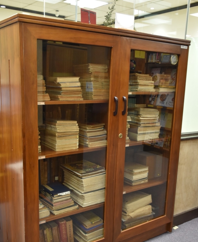 書館的古書區，需嚴格監控溫度和濕度以確保古書保持良好狀態，圖書館背負傳承飲食文化的使命。（攝影/莊宇玫）