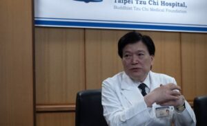 台北慈濟醫院以「全人醫療」為核心理念，提供身心靈整合照護，榮獲第二屆聯經人文企業獎「社會關懷獎」典範獎。院長趙有誠