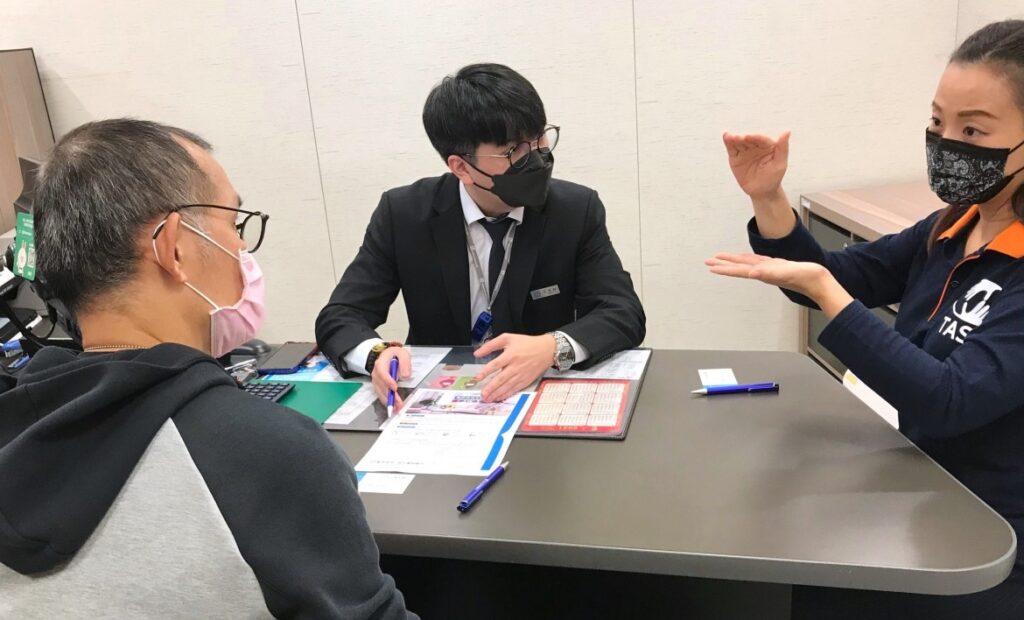 2021年台北富邦銀行成為業界第一家推出真人手語翻譯服務的銀行。