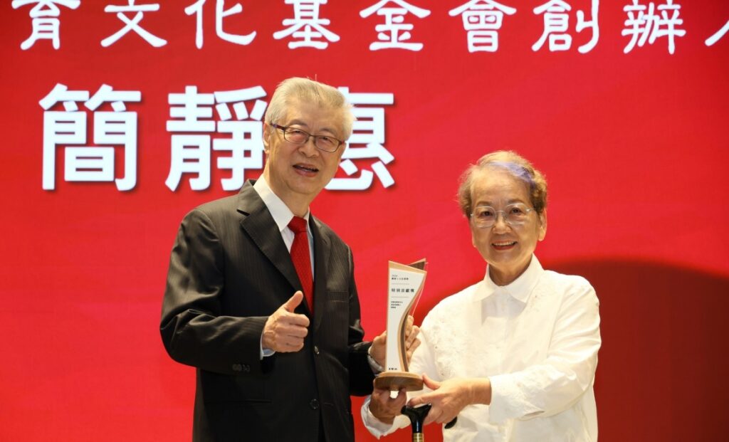 第三屆人文企業獎特別貢獻獎得主_簡靜惠女士