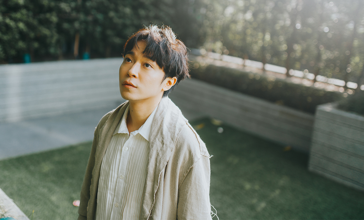 當月精選】青峰歌詞分析：〈窺〉／〈空氣中的視聽與幻覺〉／〈飛魚〉｜聯合文學unitas生活誌