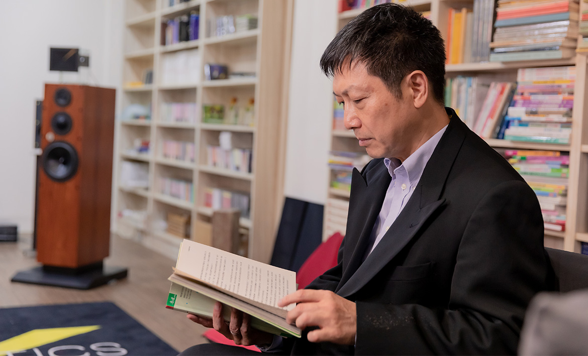 在獨立於世的閱音島嶼裡學思行─專訪博客來創辦人、TAZZE 讀冊生活董事長張天立｜聯合文學unitas生活誌