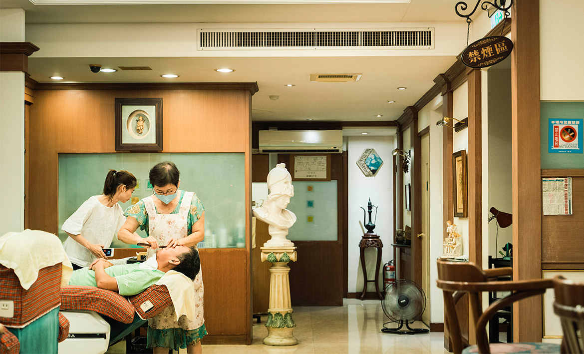 鹽分地帶文學】體會一場紳士日常─華谷理容院｜聯合文學unitas生活誌